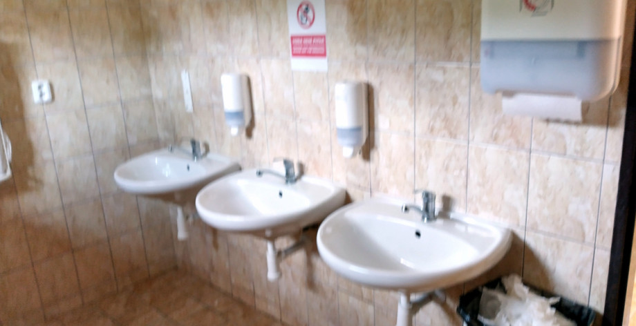 Туалет в зоопарке в Пльзне. Изображение 3