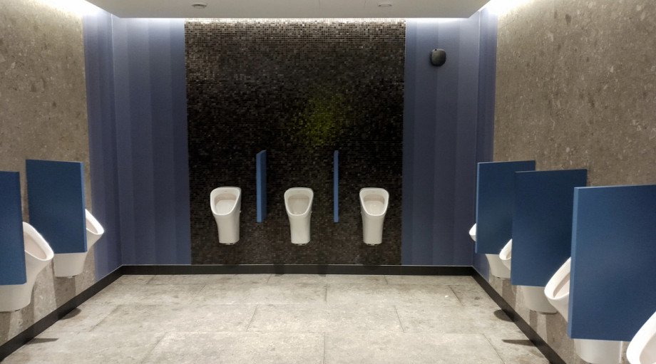 Великолепный туалет в ТЦ Nový Smíchov. Изображение 2