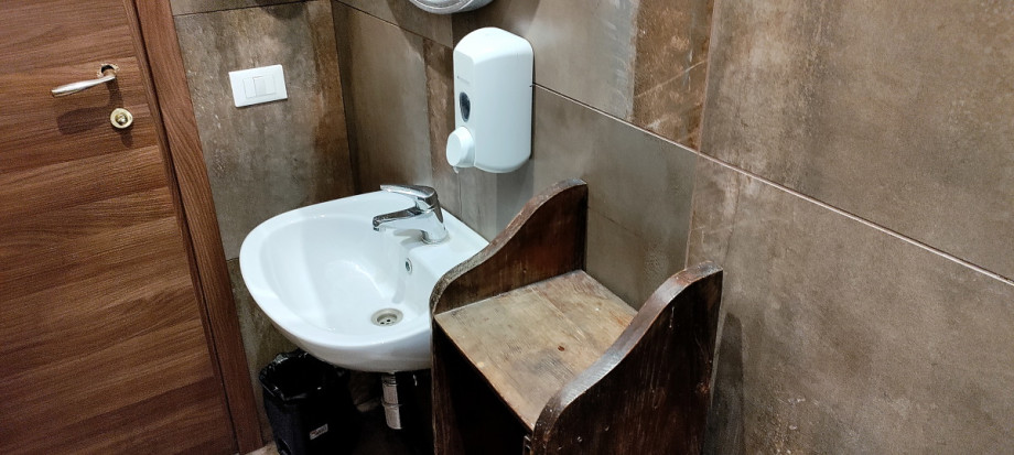 Туалет в Ristorante Mastro Ciliegia. Изображение 3