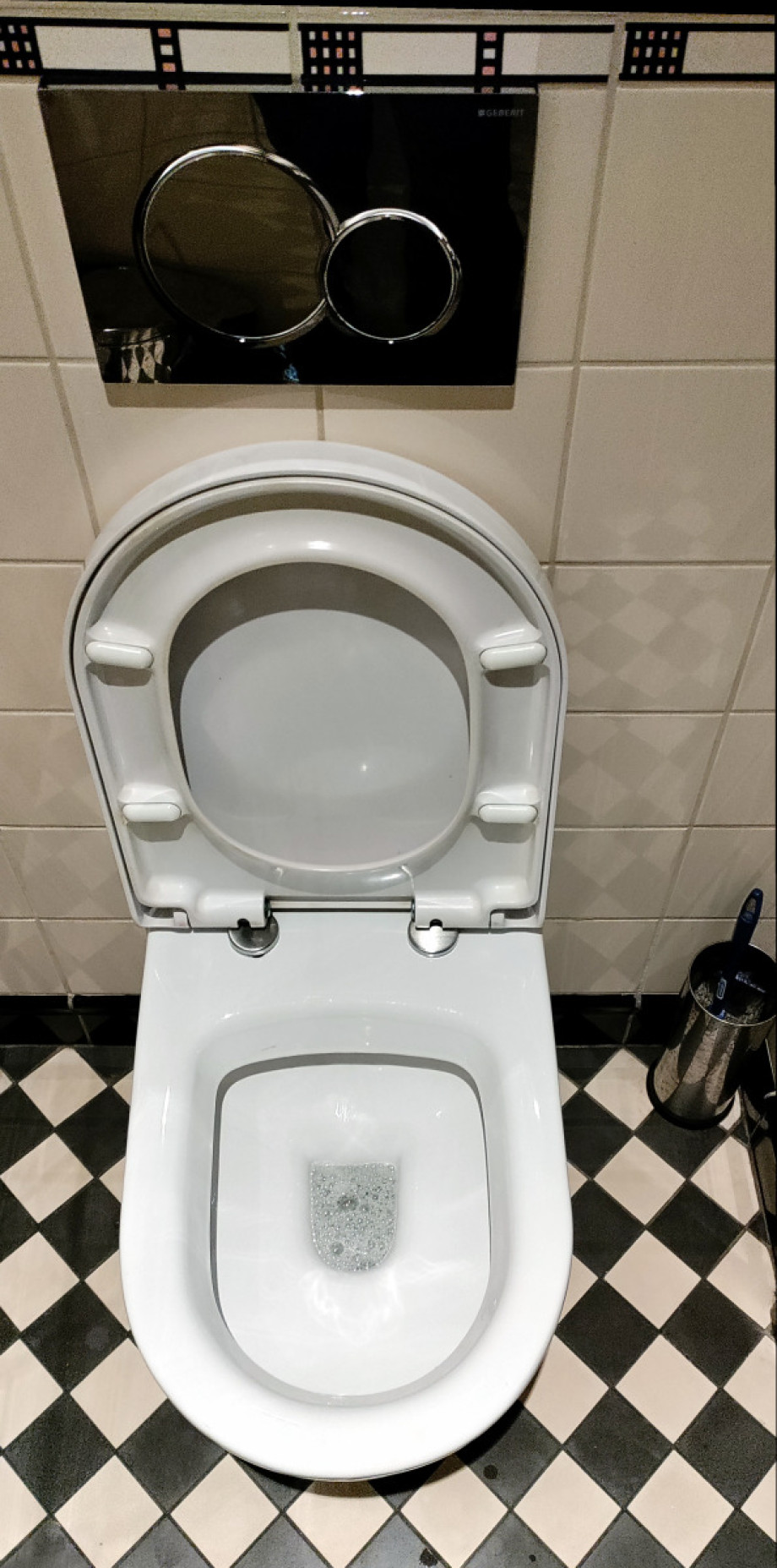 Туалет у малого зала кинотеатра Lucerna. Изображение 1