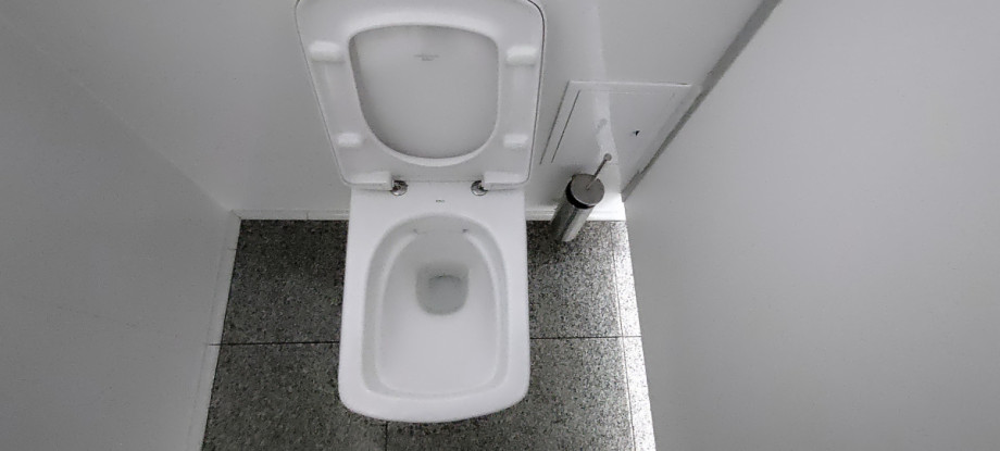 Туалеты в зоне вылетов аэропорта Кракова. Изображение 3