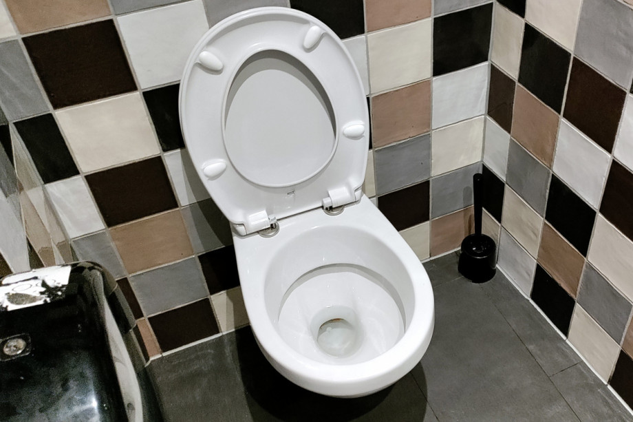 Туалет в бургерной Hans Im Glück. Изображение 7