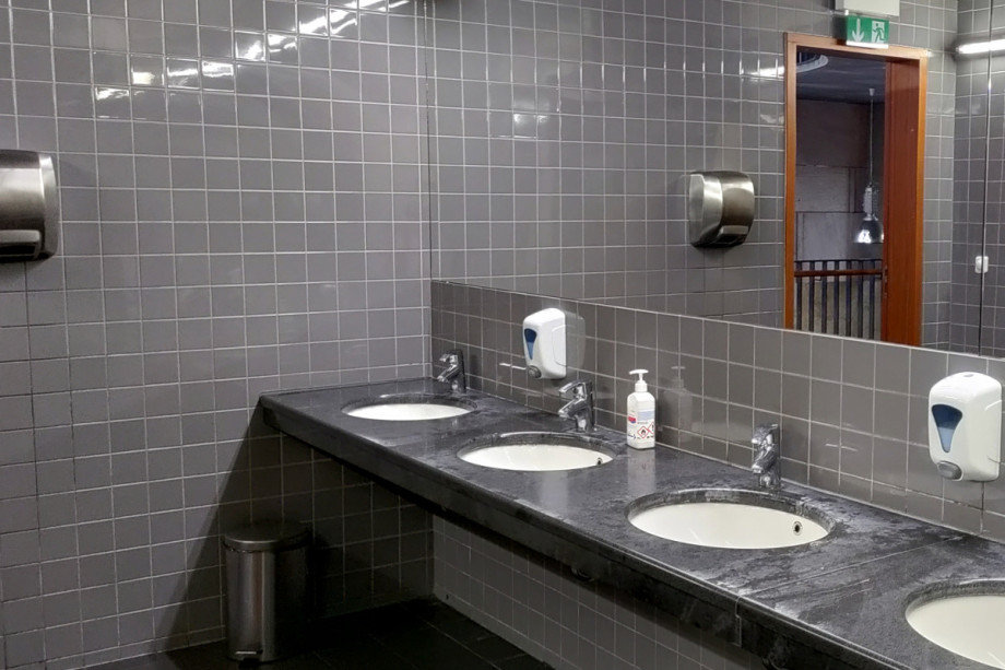 Туалет в Техническом университете Брна. Изображение 2