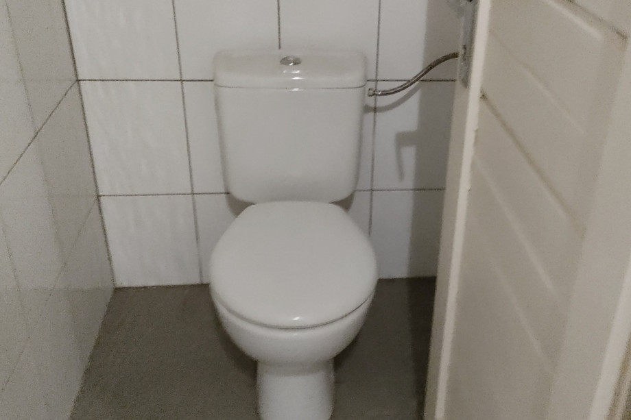 Туалет в убежище министерства транспорта Чешской республики. Изображение 1