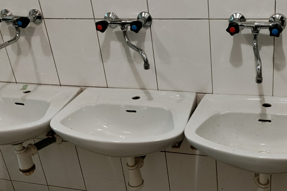 Туалет в убежище министерства транспорта Чешской республики. Изображение 2