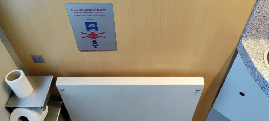 Туалет в вагоне Ampz в поезде RegioJet. Изображение 6