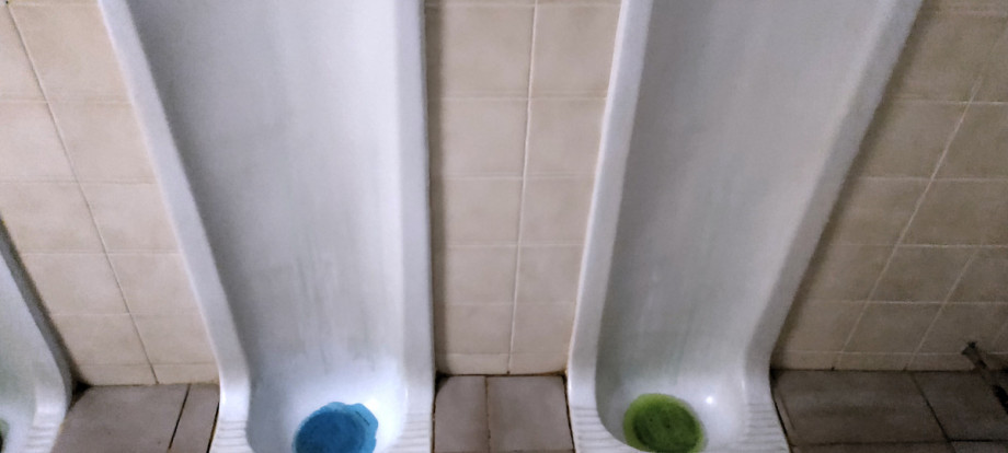 Туалет в холле отеля Kouty. Изображение 3
