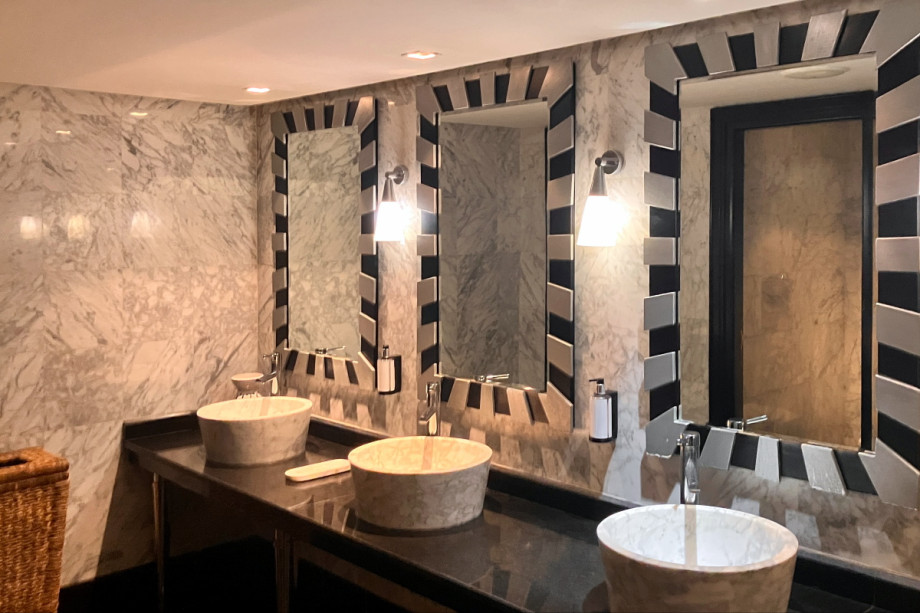 Туалет в ресторане La Villa. Изображение 2