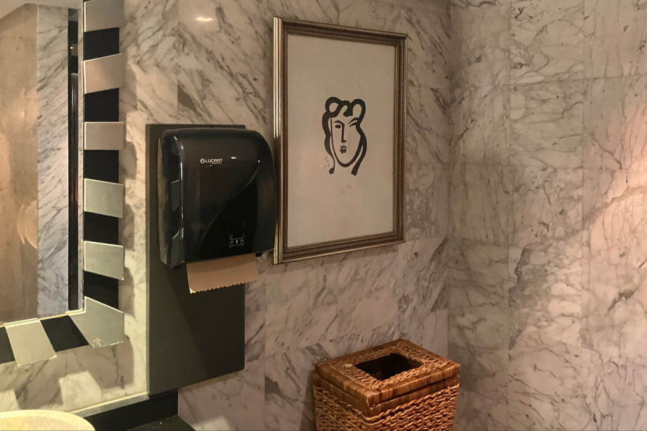 Туалет в ресторане La Villa. Изображение 3