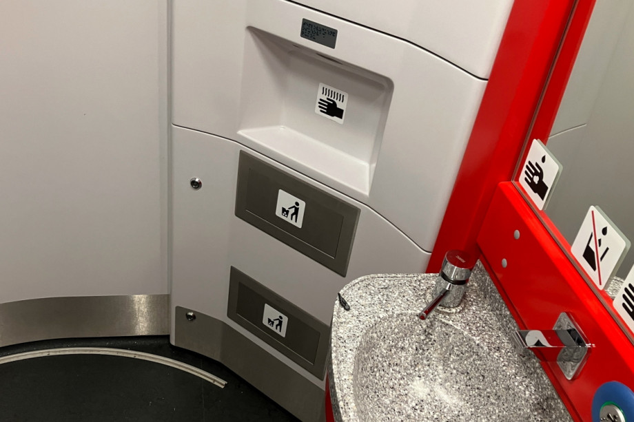 Туалет в электричке RegioPanter. Изображение 4