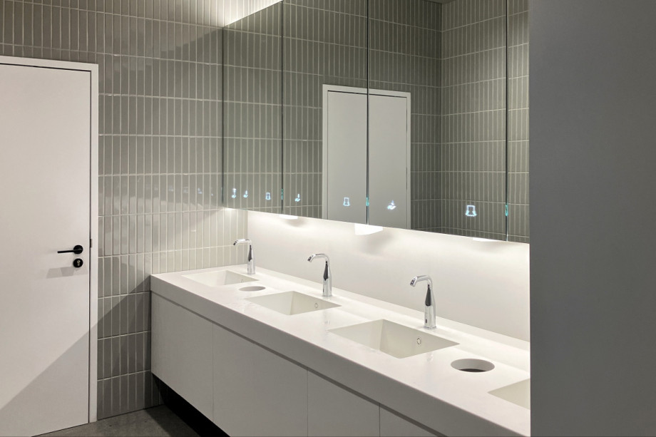 Туалет на вокзале Bubny. Изображение 2