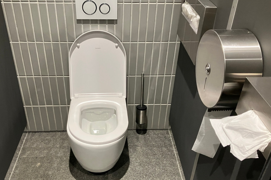 Туалет на вокзале Bubny. Изображение 4