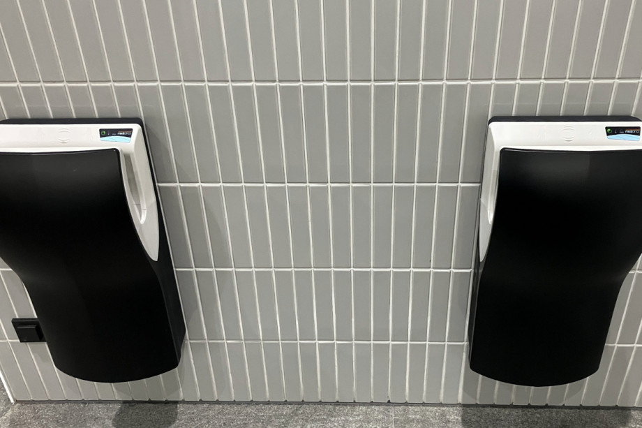 Туалет на вокзале Bubny. Изображение 5