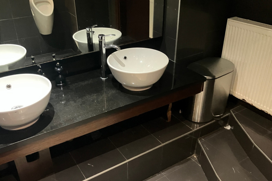 Туалет в ресторане CHIAKI. Изображение 2