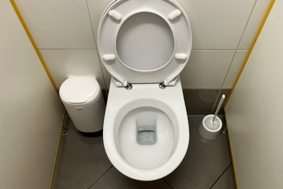 Общественный туалет в Ардшпахе. Изображение 3