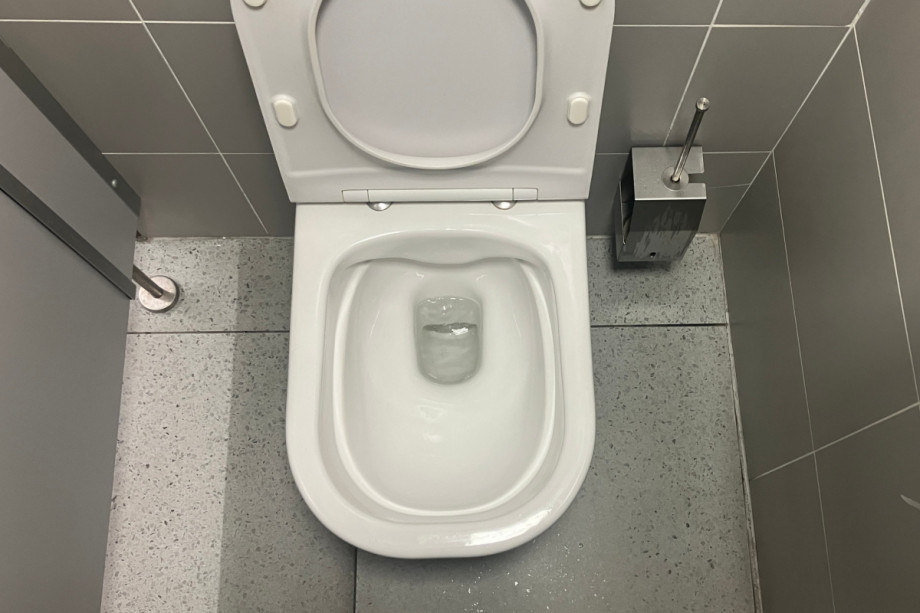 Туалет в театре Komedie. Изображение 4