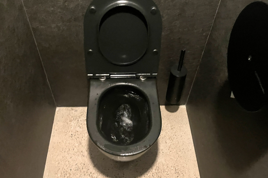 Туалет в баре Хемингуэй. Изображение 3