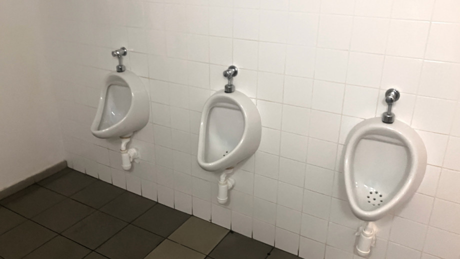 Туалет в Kino Pilotů. Изображение 3