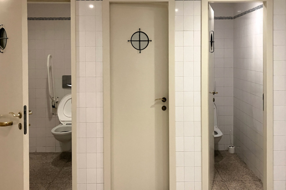 Туалет в кофейне Общественного дома. Изображение 3