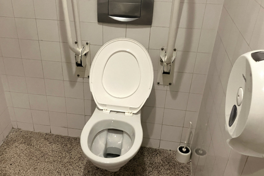 Туалет в кофейне Общественного дома. Изображение 5