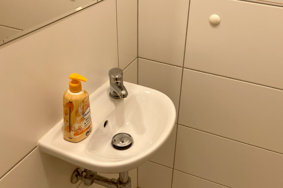 Туалет с цитатами из Евангелия. Изображение 2