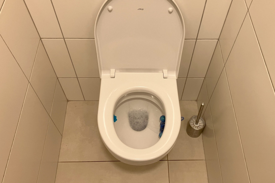 Туалет с цитатами из Евангелия. Изображение 3