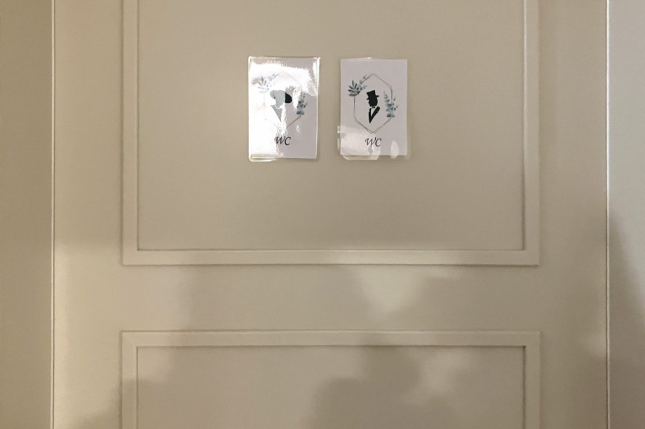 Туалет с цитатами из Евангелия. Изображение 1