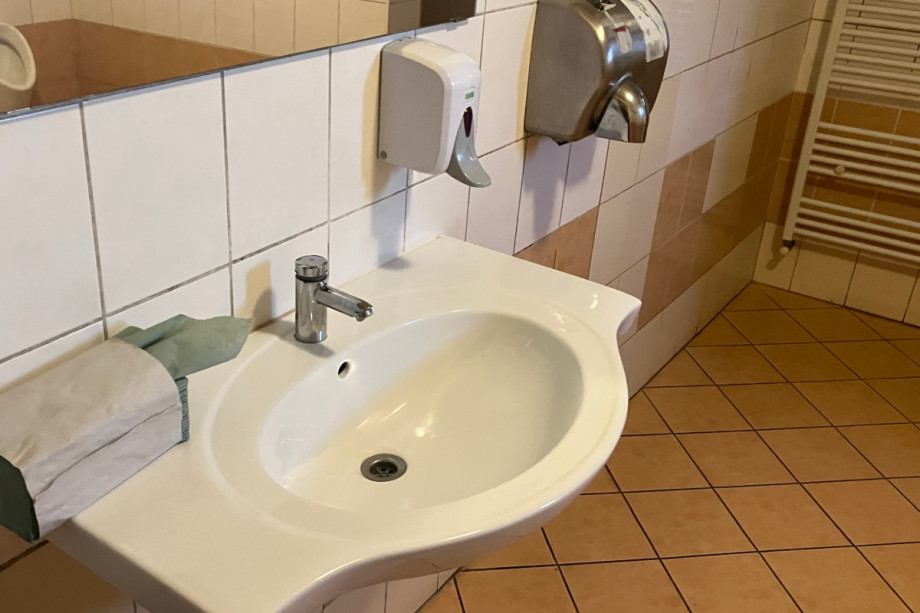 Туалет в крушовицком ресторане У Липы. Изображение 3