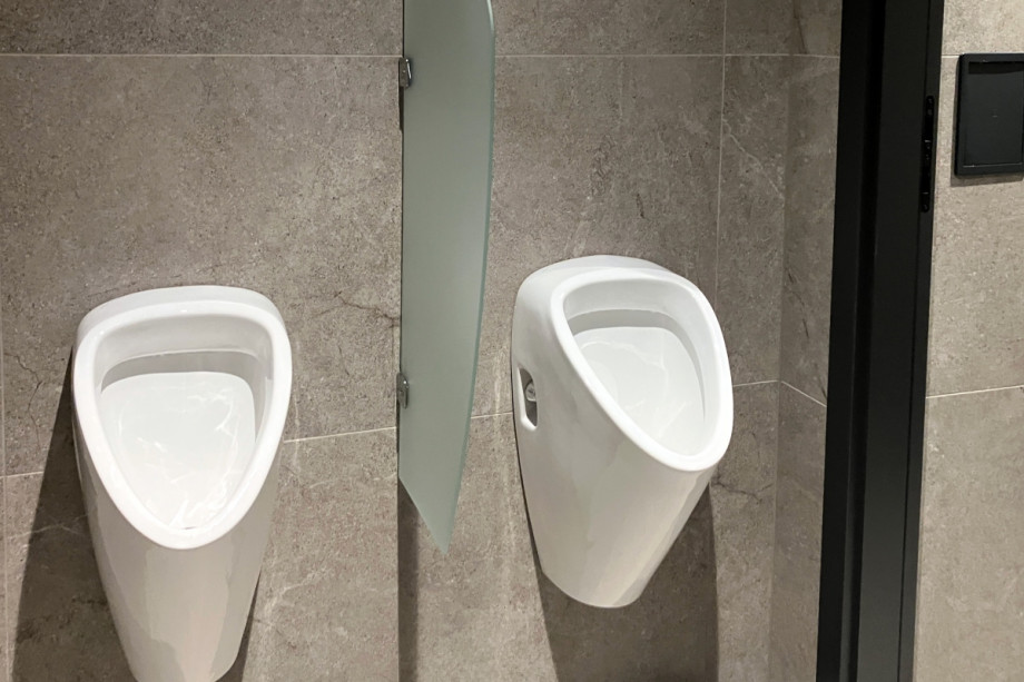 Туалет в раздевалке сауны Infinit Step. Изображение 2