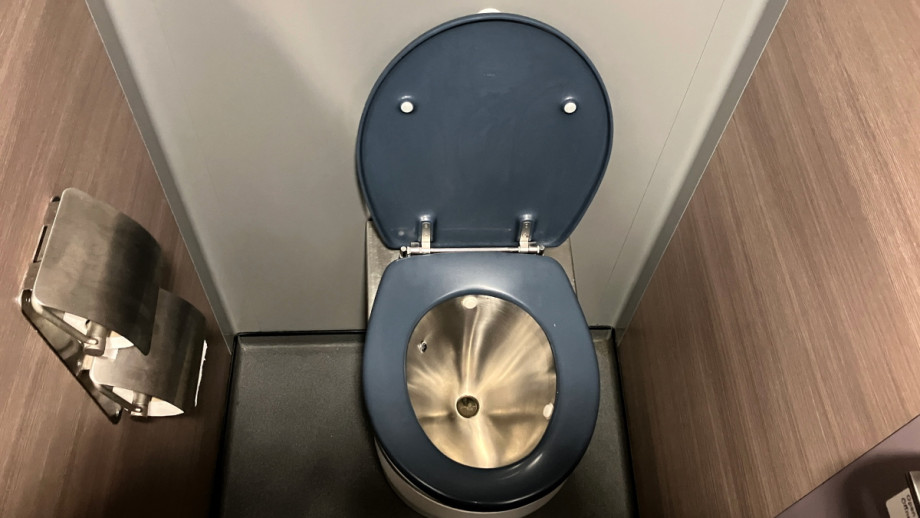 Туалет в головном вагоне ComfortJet. Изображение 2