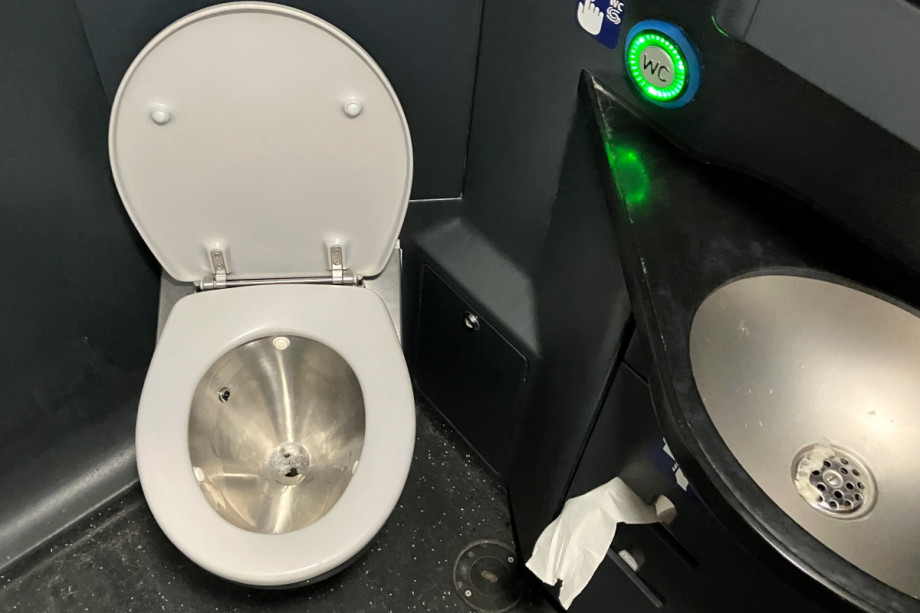 Туалет в ÖBB CityJet. Изображение 3