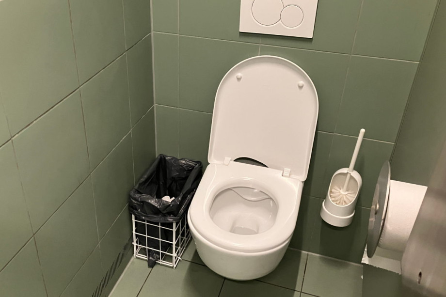 Общественный туалет на главной площади Граца. Изображение 5