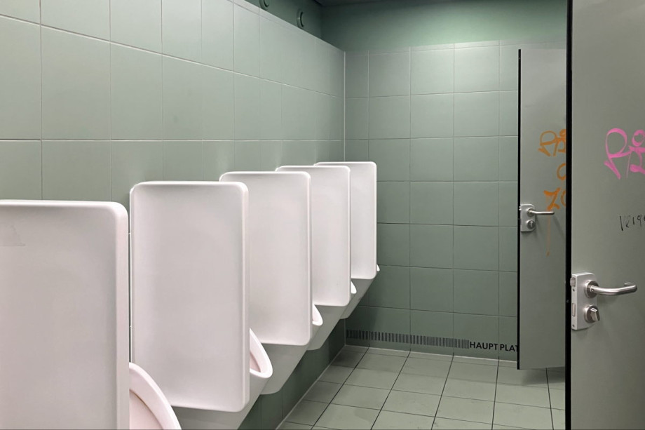 Общественный туалет на главной площади Граца. Изображение 4