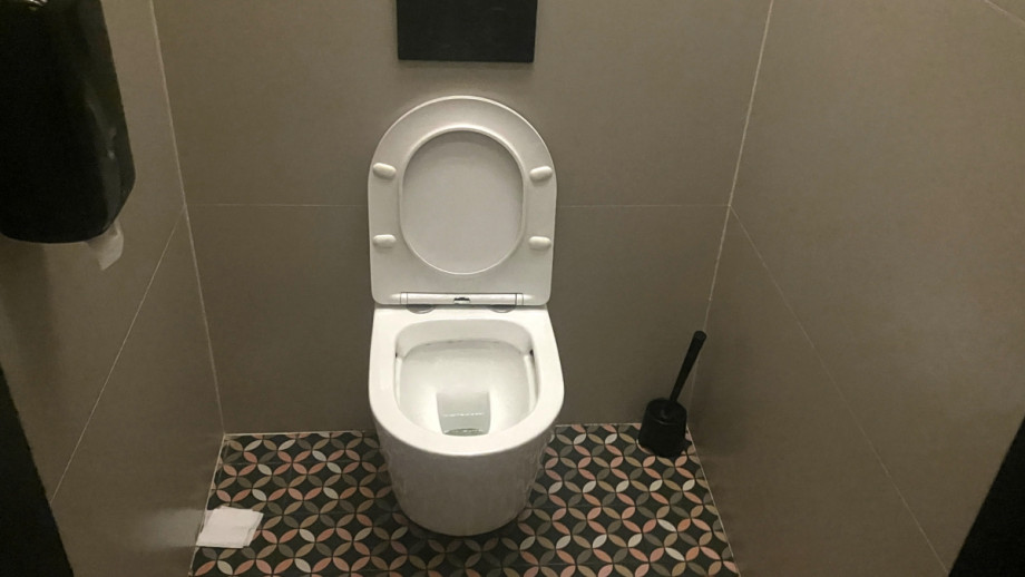 Туалет в ресторане Hybernská. Изображение 3