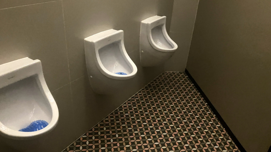 Туалет в ресторане Hybernská. Изображение 2