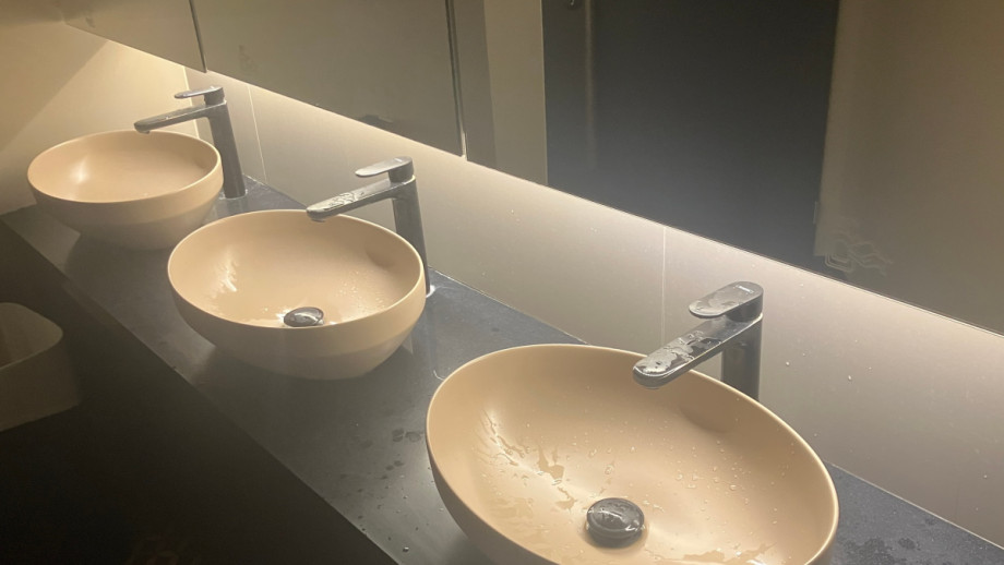 Туалет в ресторане Hybernská. Изображение 1