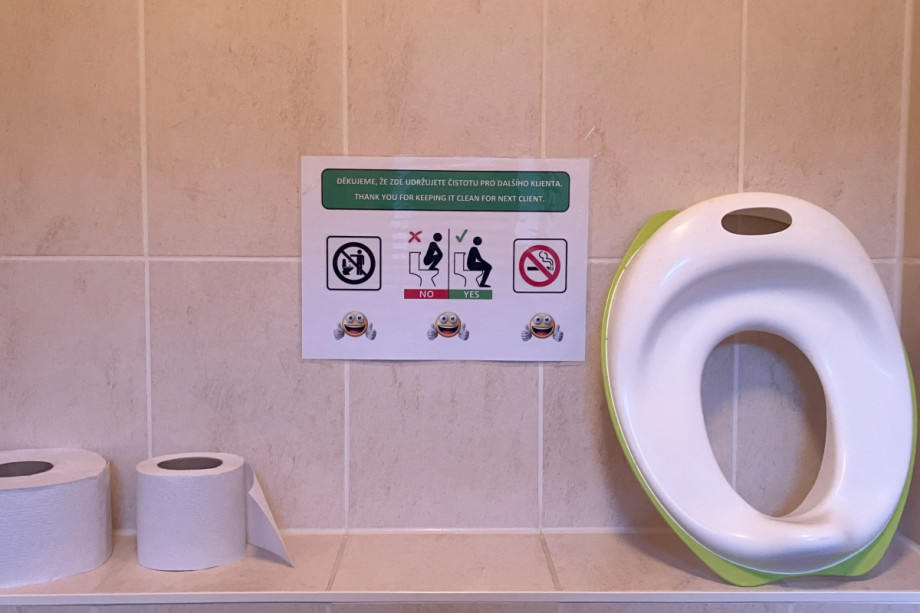 Туалет на лыжном курорте Novako. Изображение 4