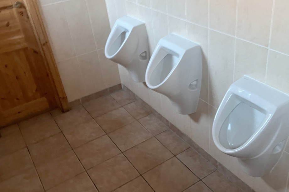 Туалет на лыжном курорте Novako. Изображение 2