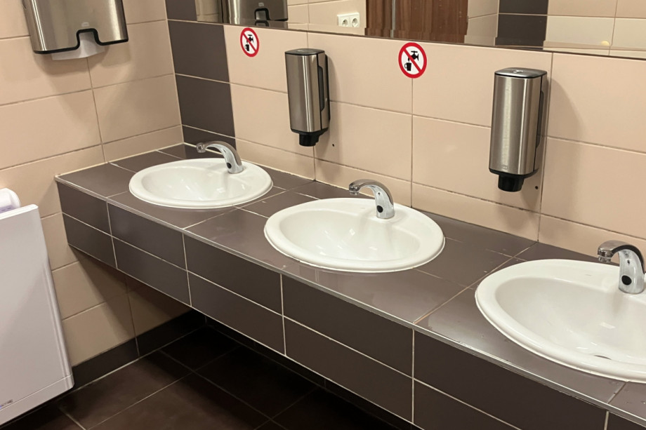 Туалет на автозаправке Granta. Изображение 2