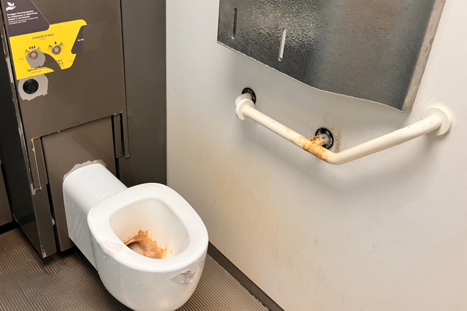 Автоматический сортир на 27 Rue des Fabres. Изображение 3