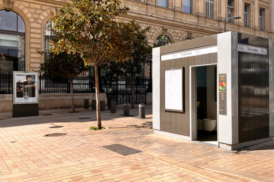 Автоматический сортир на 27 Rue des Fabres. Изображение 1