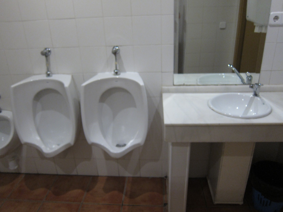 Туалет в железнодорожном музее Мадрида. Изображение 1