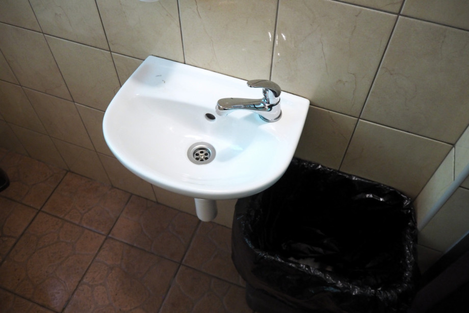 Туалет в зоорапке Žleby. Изображение 2
