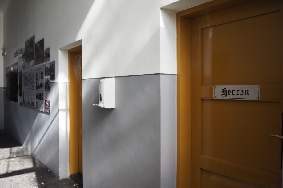 Туалет в железнодорожном музее Das Heizhaus. Изображение 1