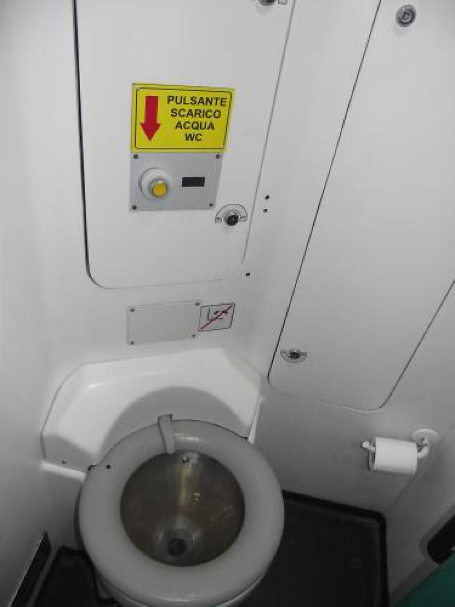 Туалет в поезде TAF ALe.426. Изображение 1