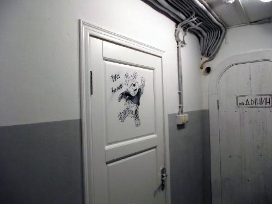 Туалет в лофт-баре «Архив». Изображение 1