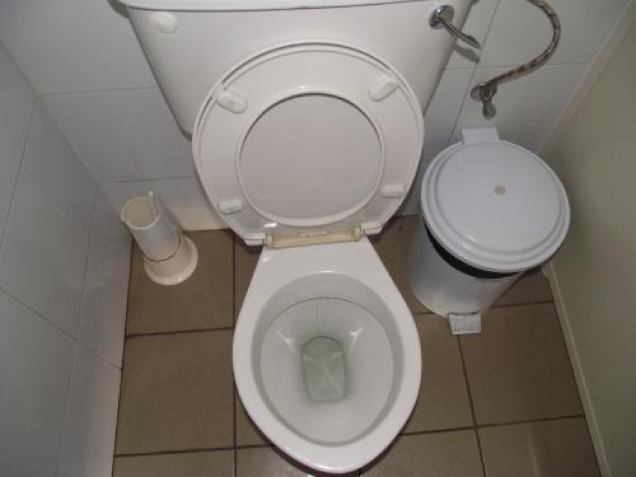 Публичный туалет в Биргу. Изображение 2