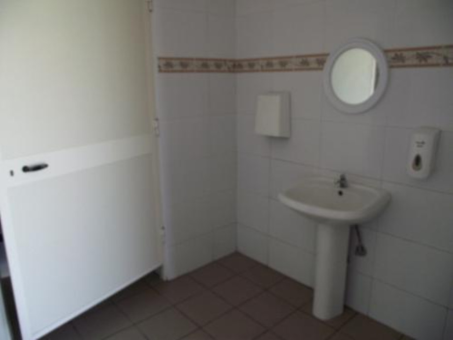 Публичный туалет в Биргу. Изображение 3