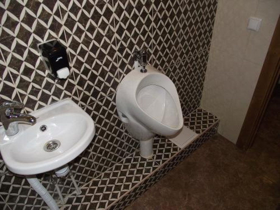 Туалет в кафе Dodo. Изображение 3