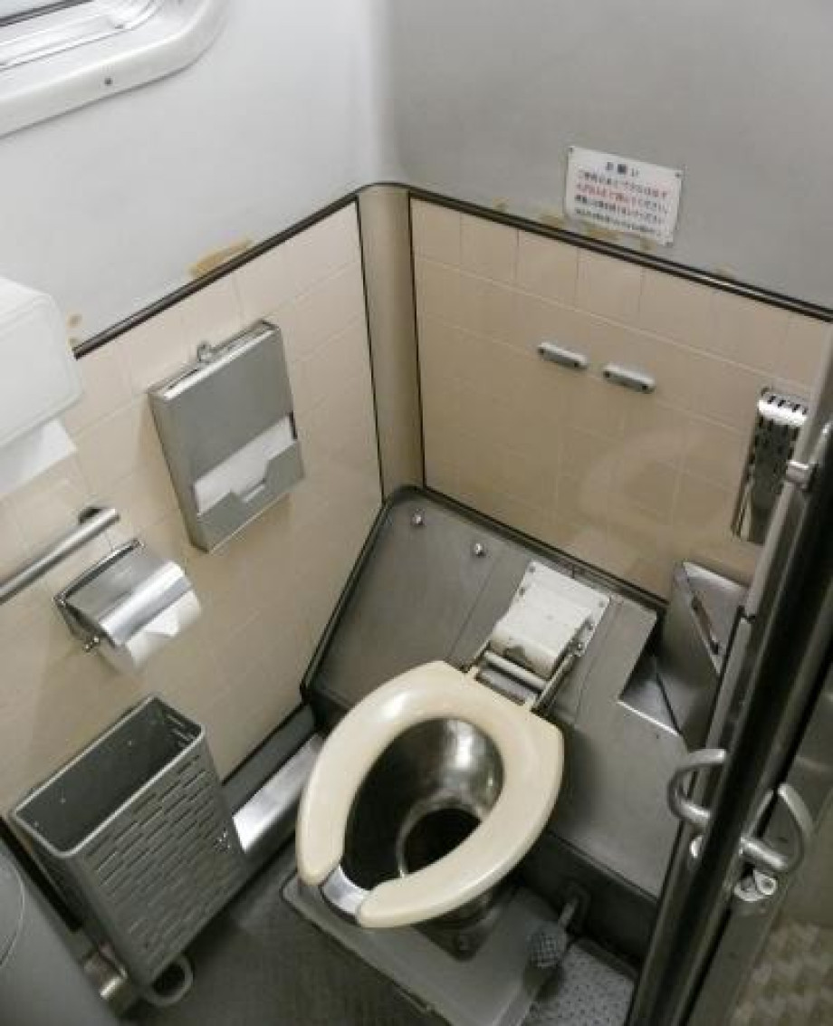 Туалет в японском поезде Ginga. Изображение 2